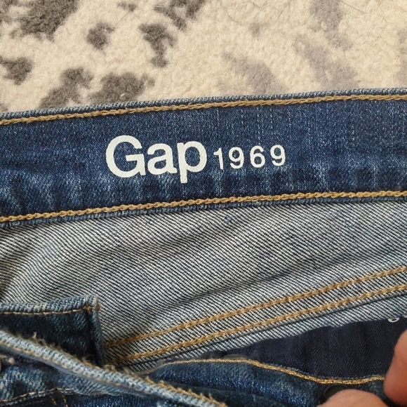 Gap 1969 Authentic Summer Short Sz 29. Denim Shorts Frayed Hem - Picture 4 of 4